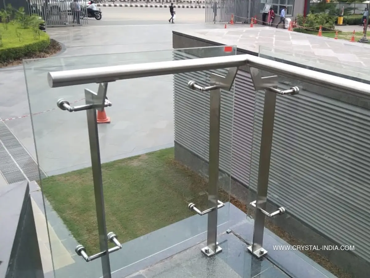 Shs Railing Stainless Steel Glass Railing work with SS Solid Balustrade - Crystal-India